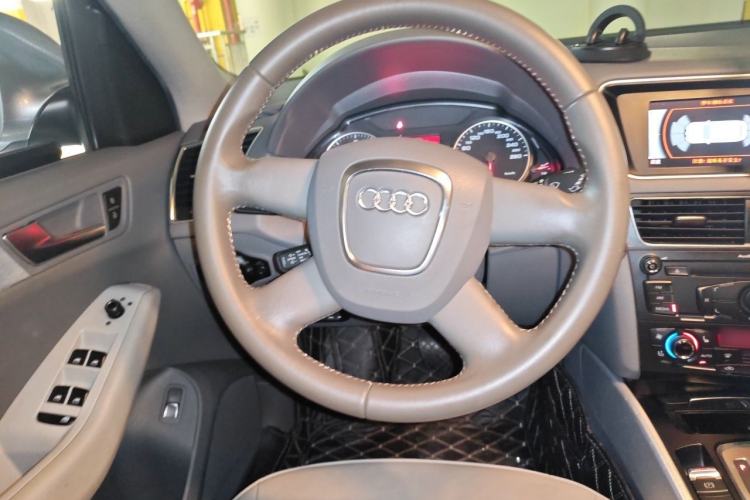 Used Audi Q5 2010 2.0TFSI Technology Edition Steering Wheel