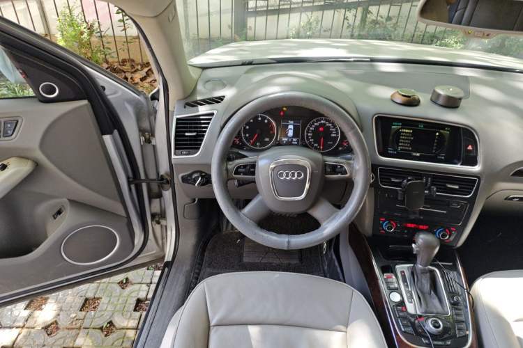 Used Audi Q5 2010 2.0TFSI Comfort Version Steering Wheel