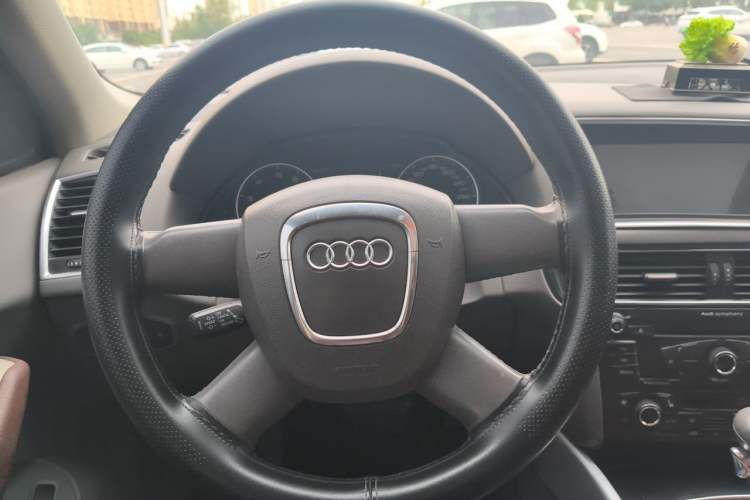 Used Audi Q5 2010 2.0TFSI Technology Edition Steering Wheel