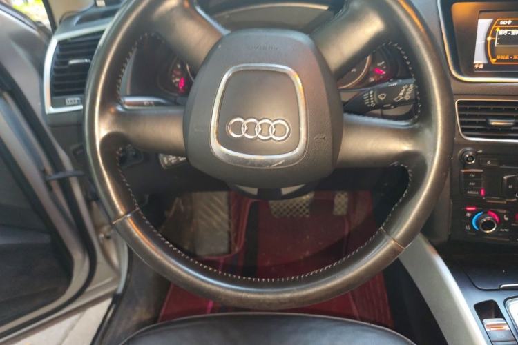 Used Audi Q5 2010 2.0TFSI Technology Edition Steering Wheel