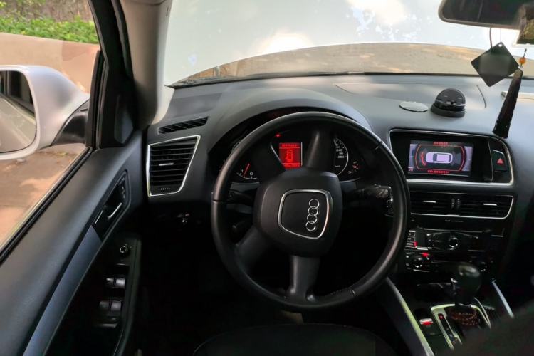 Used Audi Q5 2010 2.0TFSI Technology Edition Steering Wheel