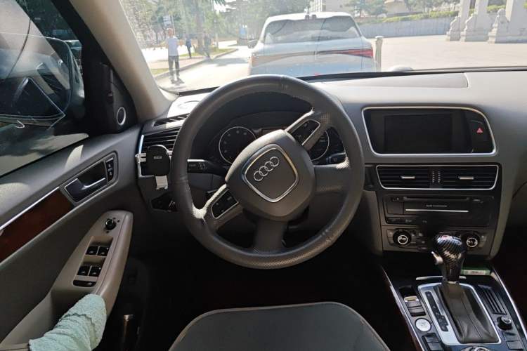 Used Audi Q5 2010 2.0TFSI Comfort Version Steering Wheel