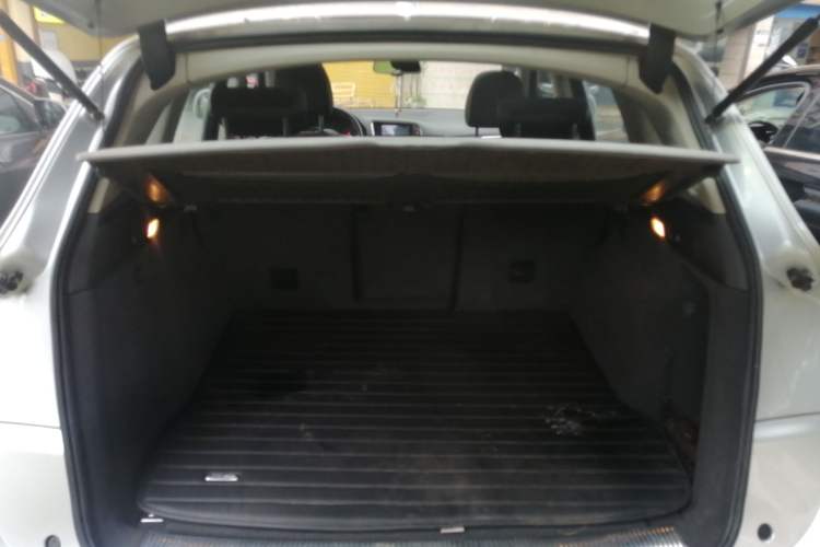 Used Audi Q5 2010 3.2 FSI Off-road Version Trunk