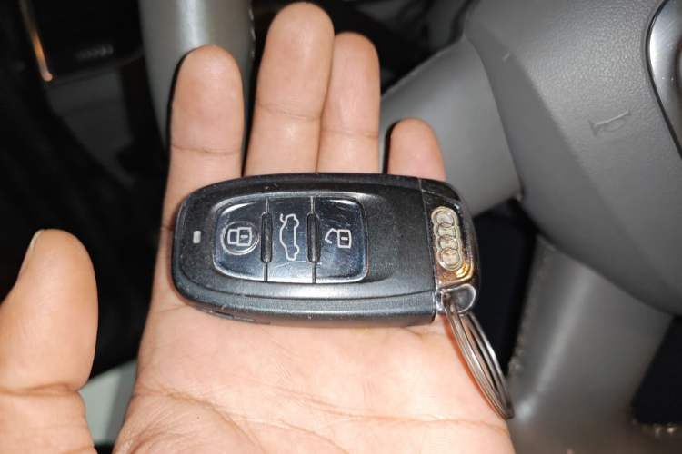 Used Audi Q5 2010 2.0TFSI Technology Edition Vehicle Key