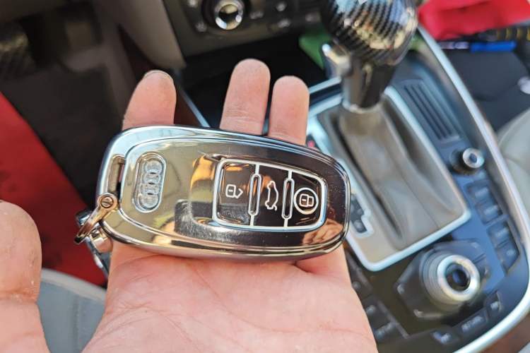 Used Audi Q5 2010 2.0TFSI Comfort Version Vehicle Key