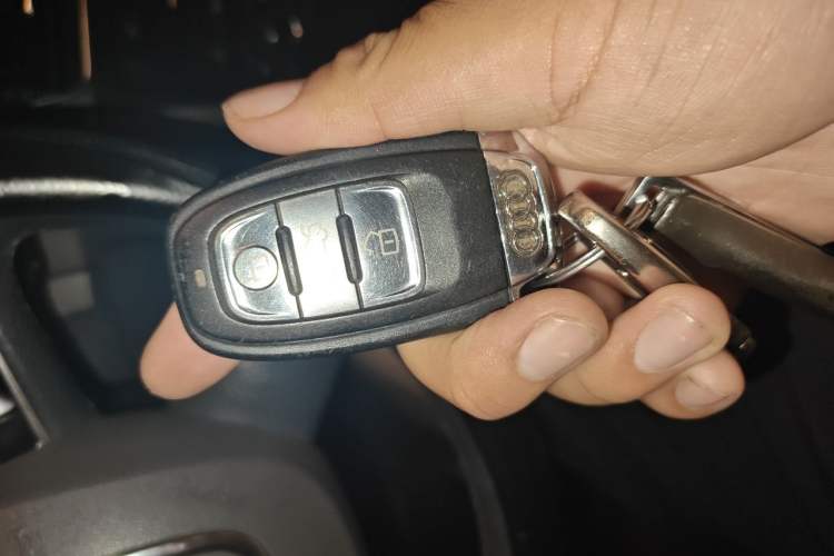 Used Audi Q5 2010 2.0TFSI Comfort Version Vehicle Key
