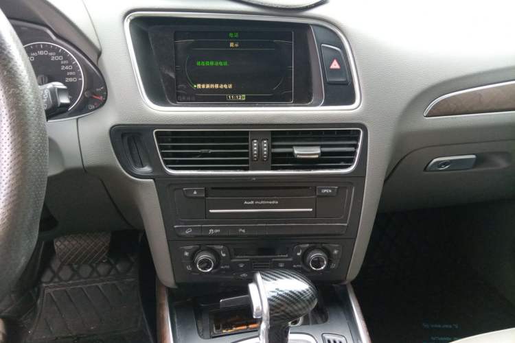 Used Audi Q5 2010 3.2 FSI Sport Edition Audio And AC Panel