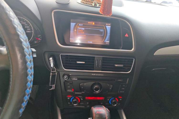 Used Audi Q5 2010 2.0TFSI Comfort Version Audio And AC Panel