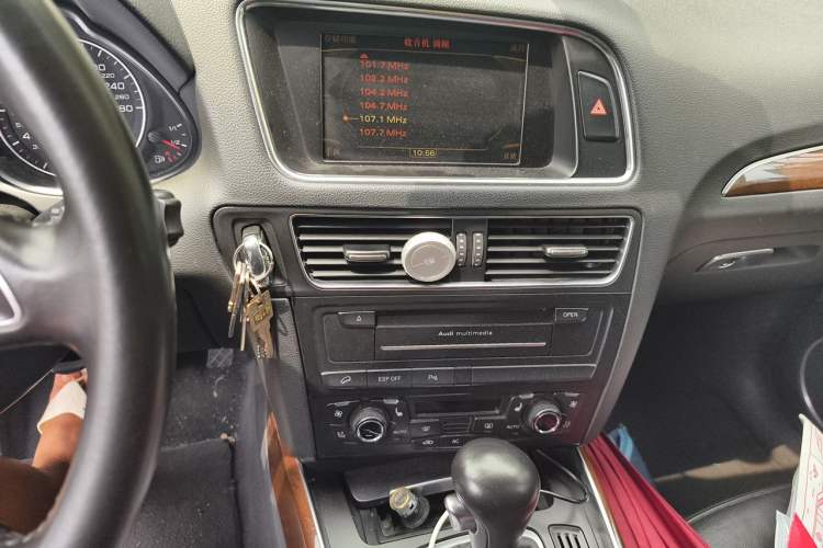 Used Audi Q5 2010 2.0TFSI Comfort Version Audio And AC Panel