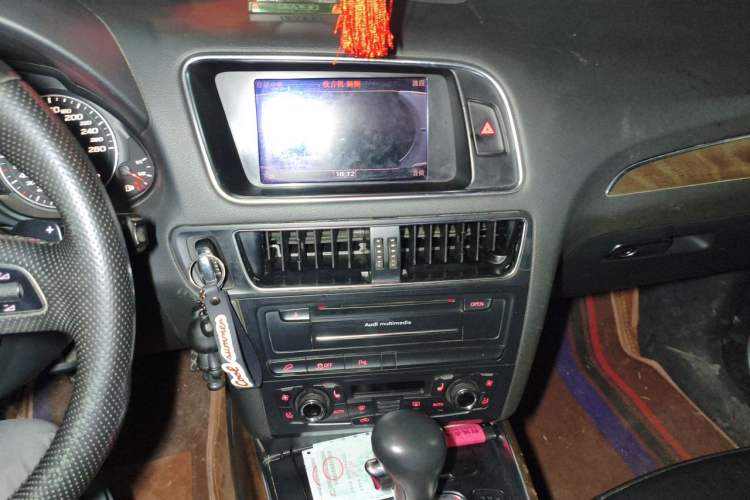 Used Audi Q5 2010 3.2 FSI Sport Edition Audio And AC Panel