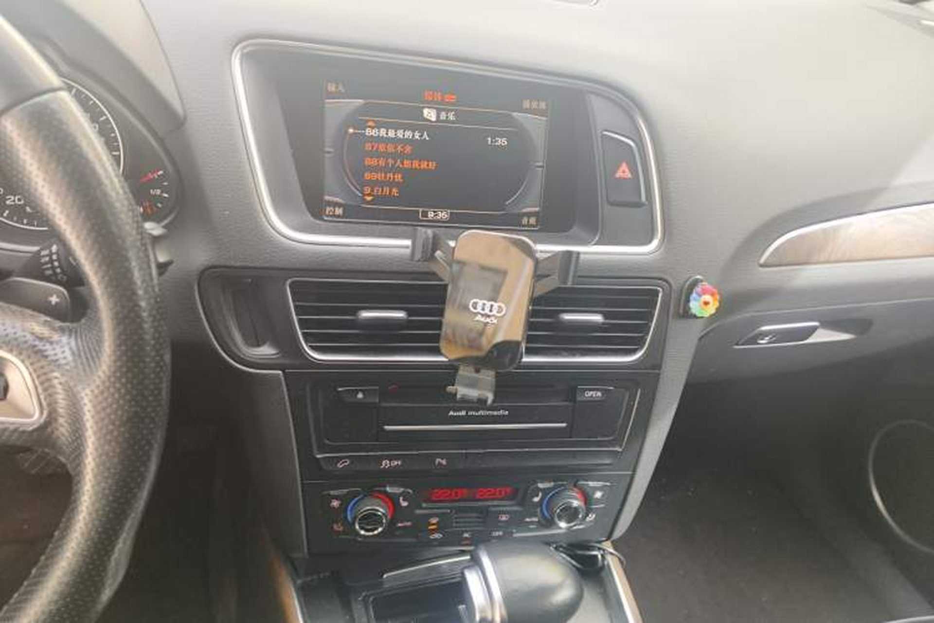 Used Audi Q5 2010 3.2 FSI Sport Edition Audio And AC Panel