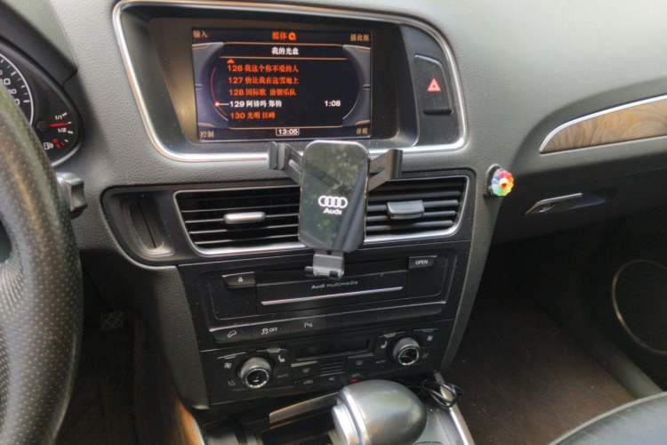 Used Audi Q5 2010 3.2 FSI Sport Edition Audio And AC Panel