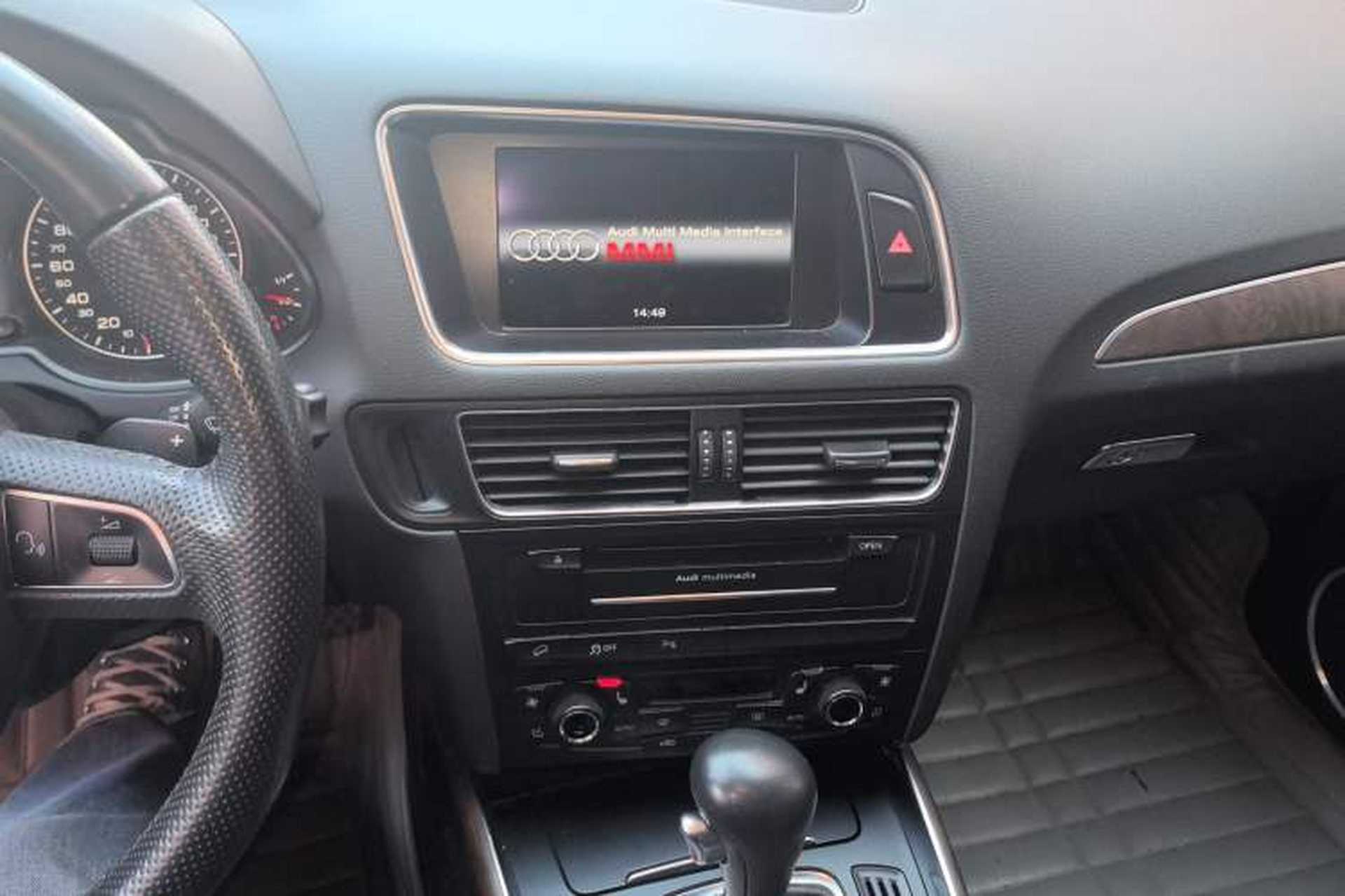Used Audi Q5 2010 3.2 FSI Sport Edition Audio And AC Panel