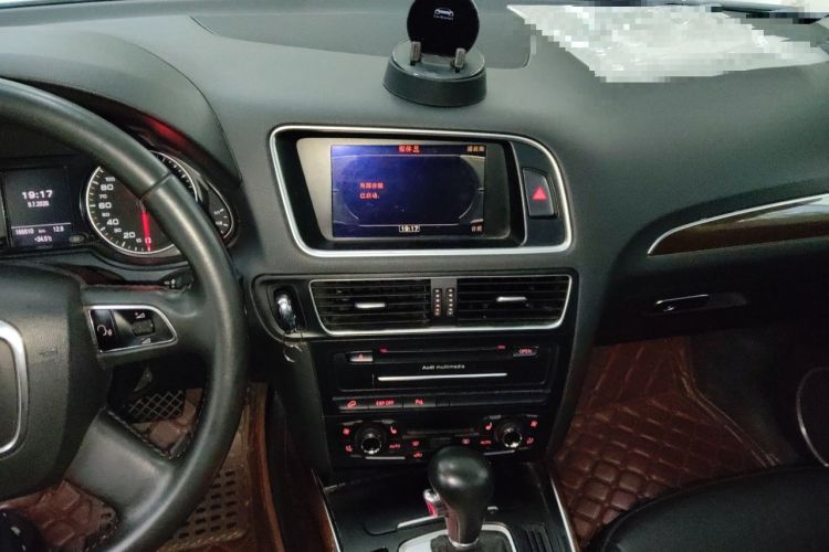 Used Audi Q5 2010 2.0TFSI Comfort Version Audio And AC Panel
