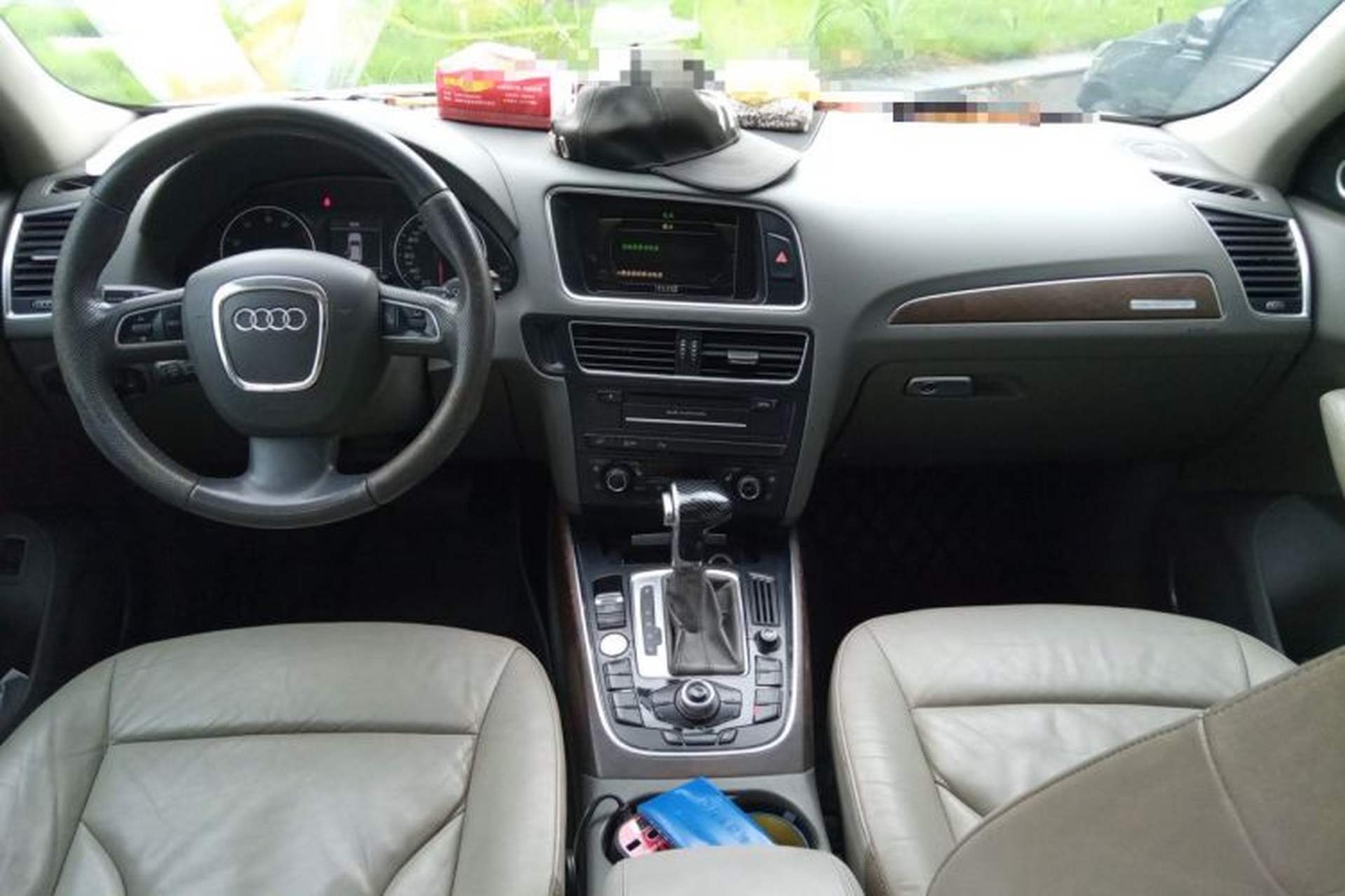 Used Audi Q5 2010 3.2 FSI Sport Edition Center Console