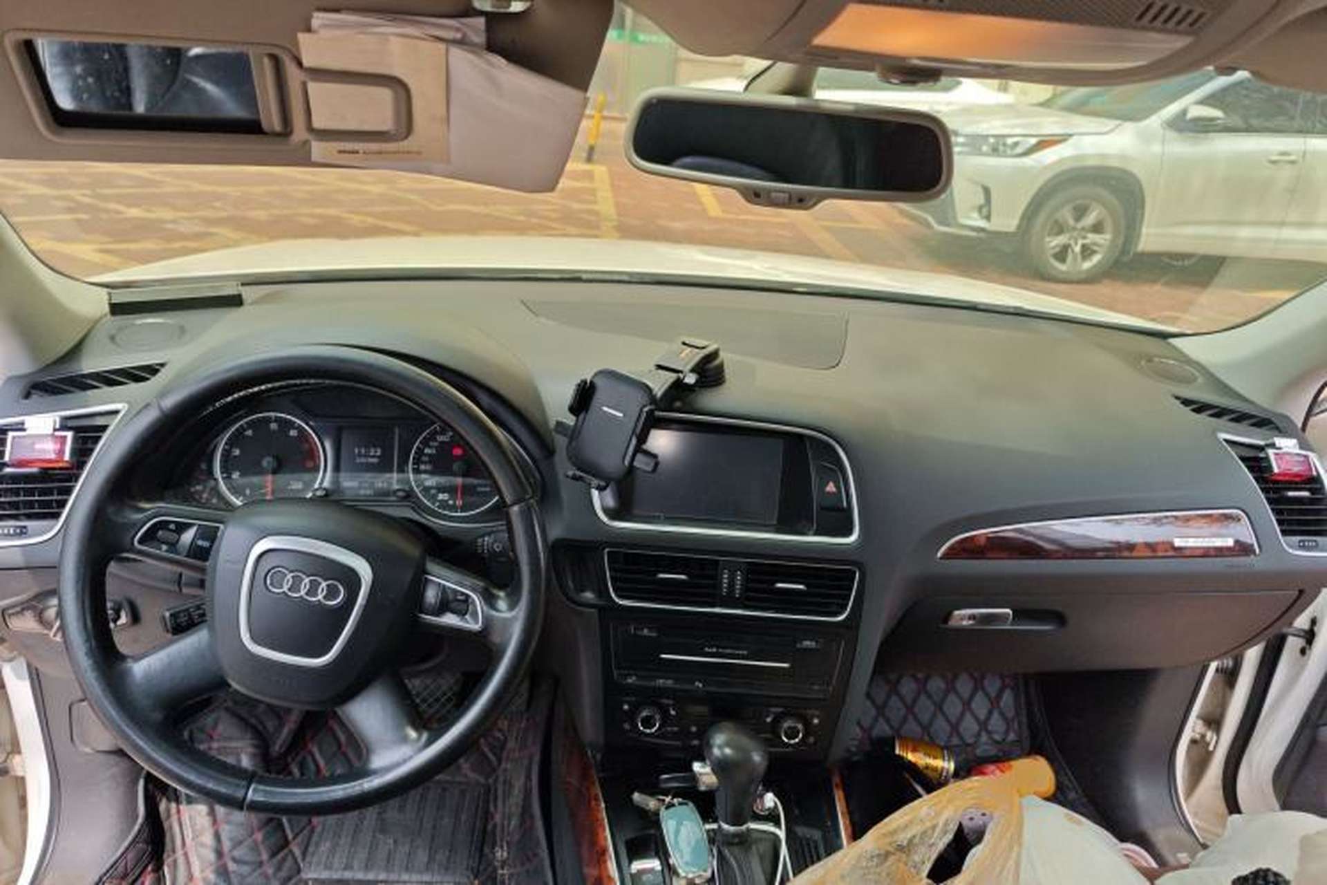 Used Audi Q5 2010 2.0TFSI Comfort Version Center Console