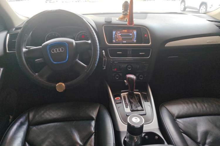 Used Audi Q5 2010 2.0TFSI Comfort Version Center Console