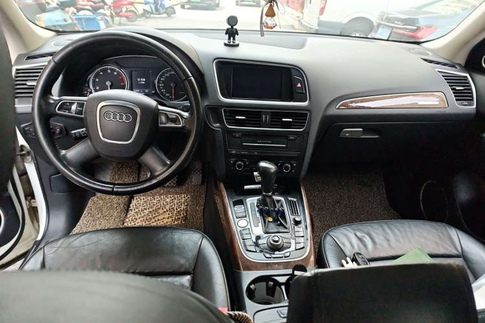 Used Audi Q5 2010 2.0TFSI Sport Edition Center Console