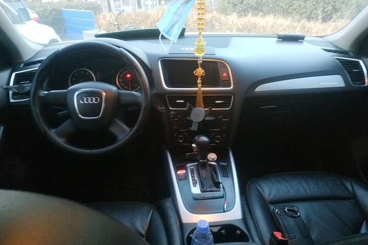 Used Audi Q5 2010 2.0TFSI Technology Edition Center Console