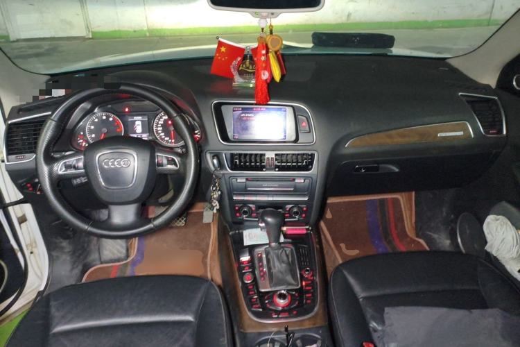 Used Audi Q5 2010 3.2 FSI Sport Edition Center Console