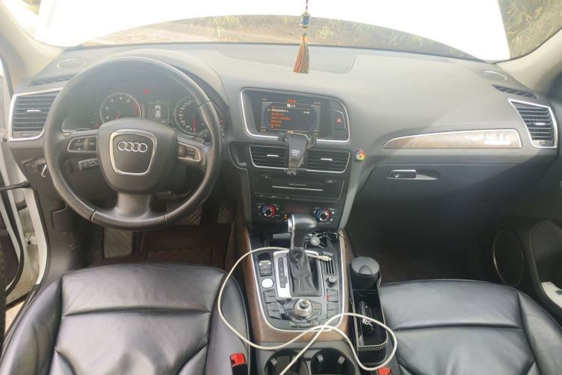 Used Audi Q5 2010 3.2 FSI Sport Edition Center Console