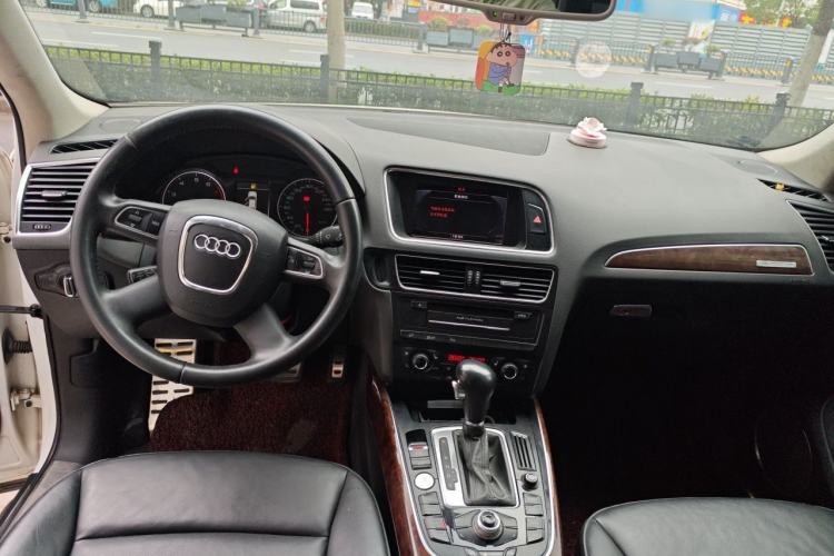 Used Audi Q5 2010 2.0TFSI Comfort Version Center Console