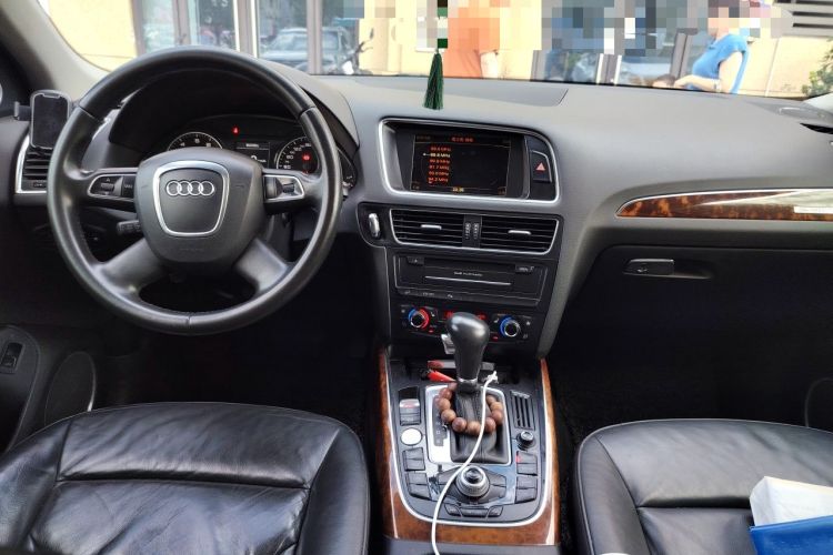 Used Audi Q5 2010 2.0TFSI Comfort Version Center Console