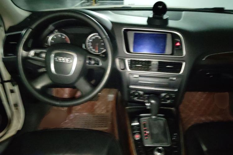 Used Audi Q5 2010 2.0TFSI Comfort Version Center Console