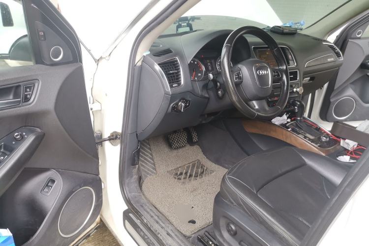 Used Audi Q5 2010 2.0TFSI Luxury Edition Driver Seat