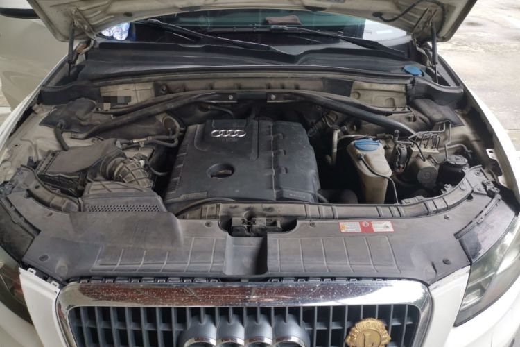 Used Audi Q5 2010 2.0TFSI Luxury Edition Engine Bay