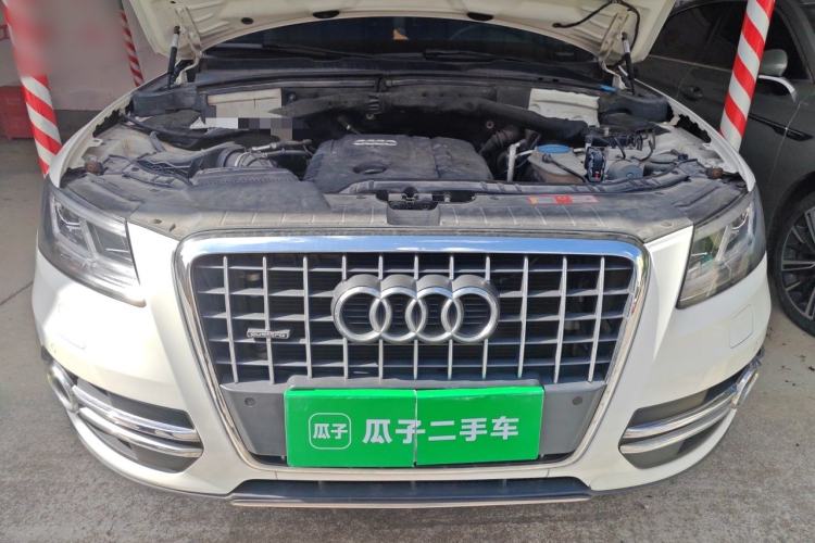 Used Audi Q5 2010 2.0TFSI Comfort Version Engine Bay