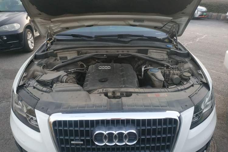 Used Audi Q5 2010 2.0TFSI Technology Edition Engine Bay