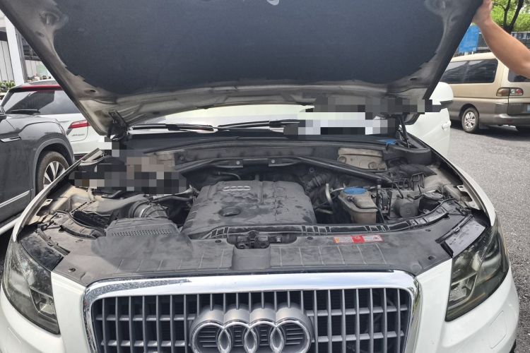 Used Audi Q5 2010 2.0TFSI Comfort Version Engine Bay