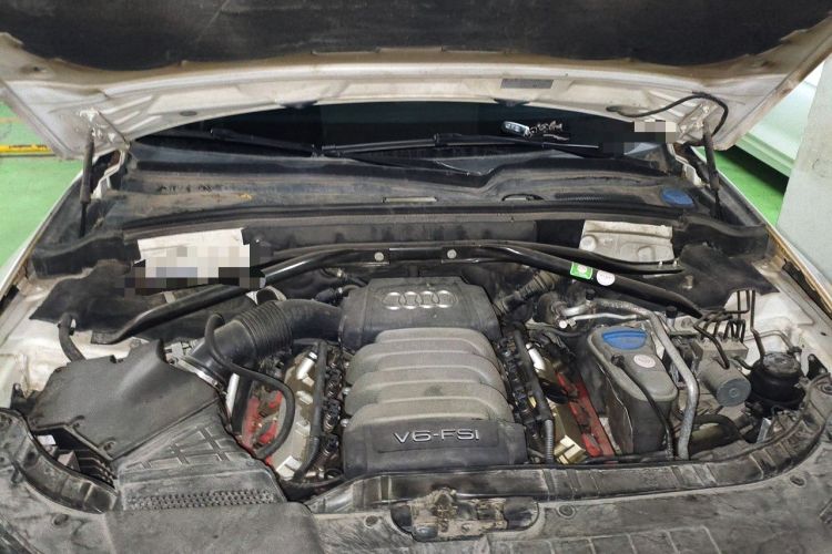 Used Audi Q5 2010 3.2 FSI Sport Edition Engine Bay
