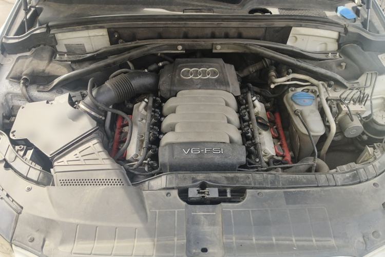 Used Audi Q5 2010 3.2 FSI Sport Edition Engine Bay