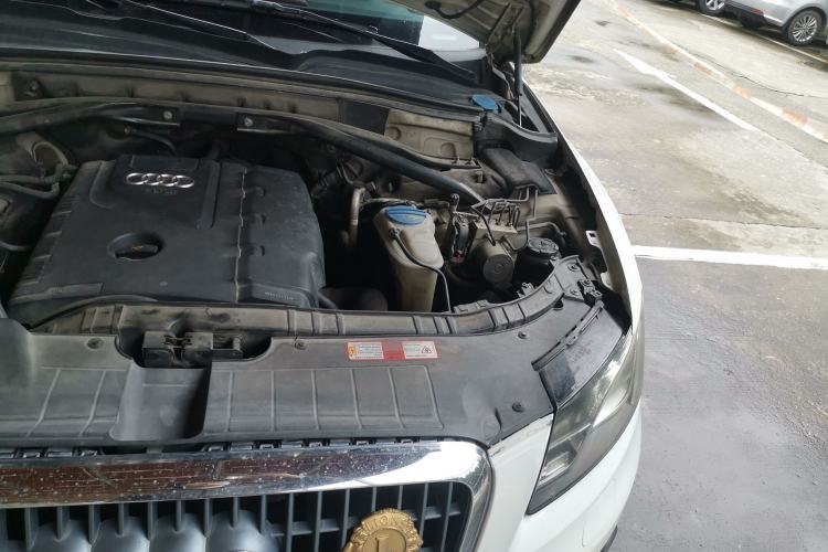 Used Audi Q5 2010 2.0TFSI Luxury Edition Engine Bay Left