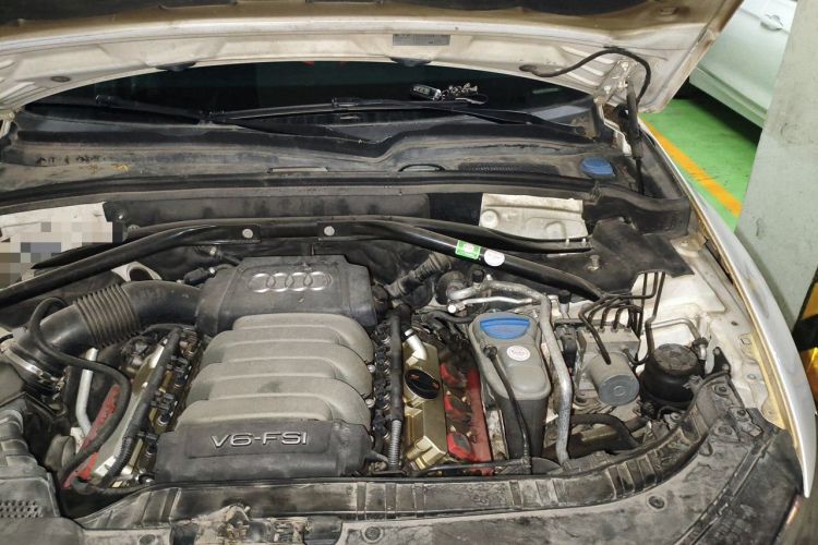 Used Audi Q5 2010 3.2 FSI Sport Edition Engine Bay Left