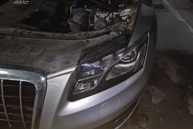 Used Audi Q5 2010 2.0TFSI Trendy Edition Engine Bay Left