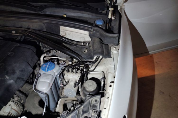 Used Audi Q5 2010 2.0TFSI Sport Edition Engine Bay Left
