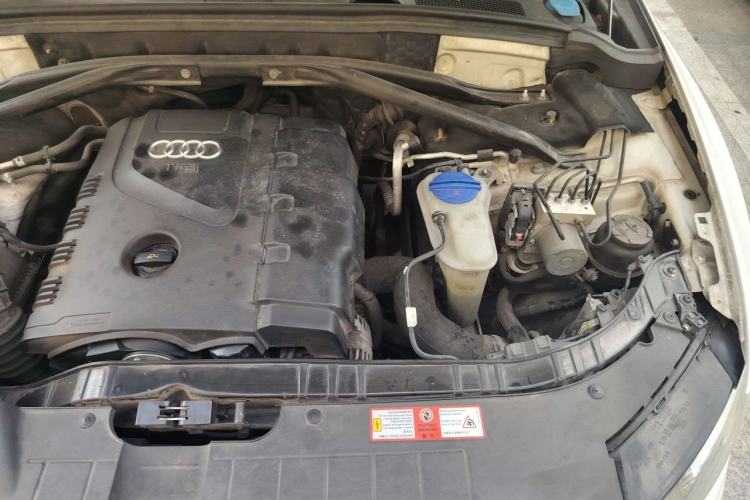 Used Audi Q5 2010 2.0TFSI Comfort Version Engine Bay Left