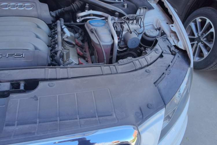 Used Audi Q5 2010 3.2 FSI Sport Edition Engine Bay Left