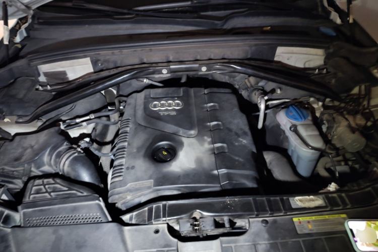 Used Audi Q5 2010 2.0TFSI Sport Edition Engine Bay