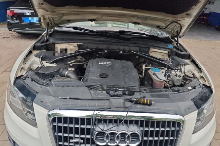 Used Audi Q5 2010 2.0TFSI Comfort Version Engine Bay