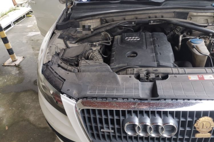 Used Audi Q5 2010 2.0TFSI Luxury Edition Engine Bay Right