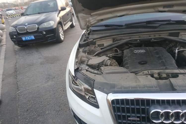 Used Audi Q5 2010 2.0TFSI Technology Edition Engine Bay Right