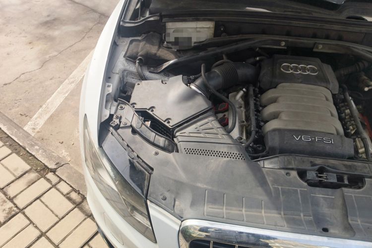 Used Audi Q5 2010 3.2 FSI Sport Edition Engine Bay Right
