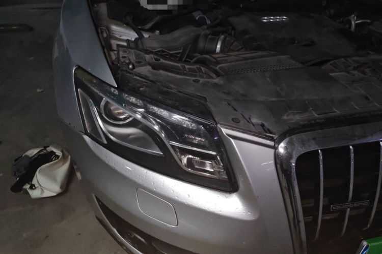 Used Audi Q5 2010 2.0TFSI Trendy Edition Engine Bay Right