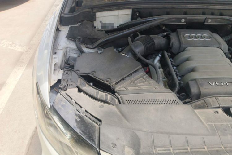 Used Audi Q5 2010 3.2 FSI Sport Edition Engine Bay Right
