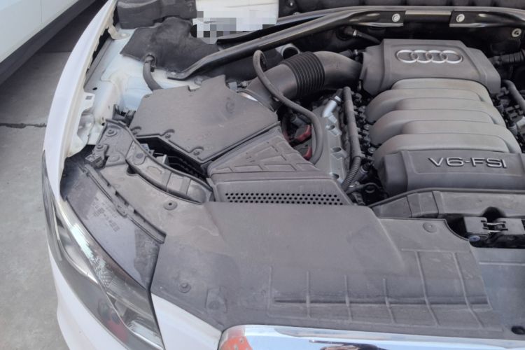 Used Audi Q5 2010 3.2 FSI Sport Edition Engine Bay Right