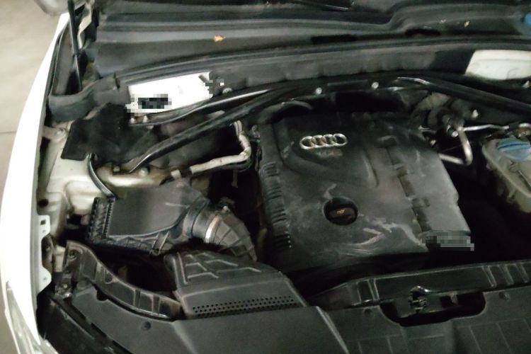 Used Audi Q5 2010 2.0TFSI Comfort Version Engine Bay Right